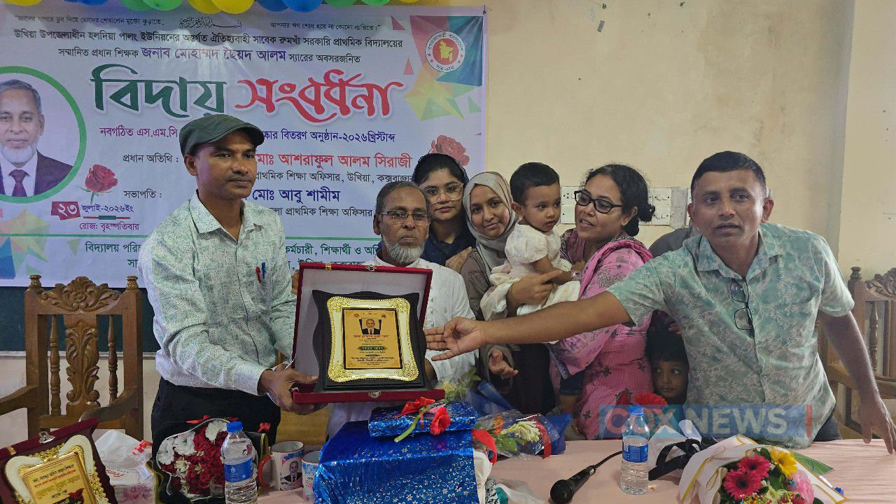 ৩৬ বছরের প্রিয় শিক্ষককে অশ্রুসিক্ত বিদায়, ফুলসজ্জিত গাড়িতে বাড়ি পৌঁছালেন সৈয়দ আলম