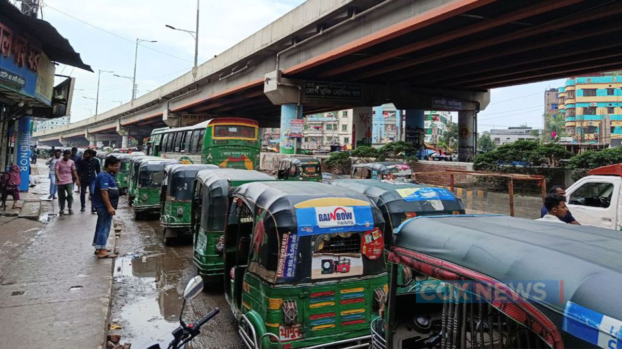 রাজধানীর ফিলিং স্টেশনগুলোতে গাড়ির দীর্ঘ লাইন, চালকদের ভোগান্তি