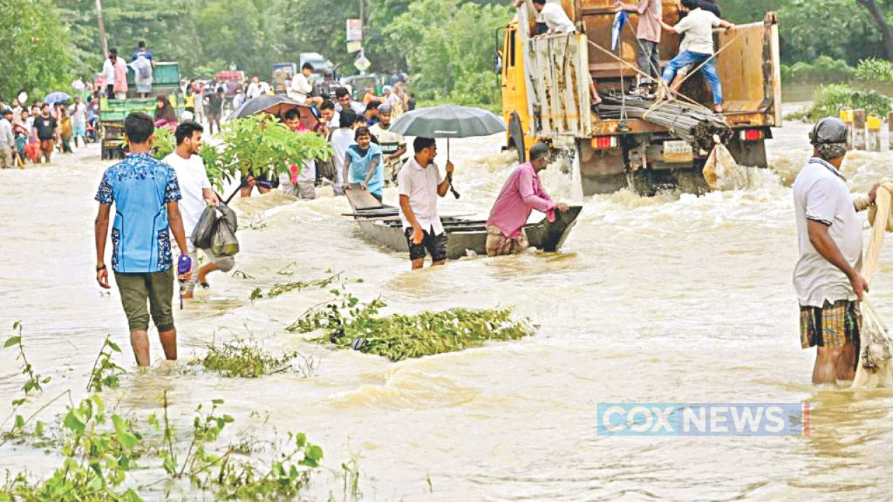 চট্টগ্রামে বন্যা: বন্যার্তরা পেলেন মাত্র দেড় কেজি করে চাল