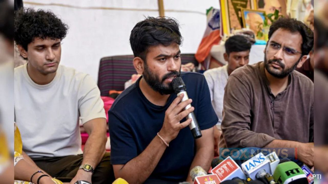 শিক্ষামন্ত্রীর পদত্যাগের পর নতুন যে দুই দাবি জানাল ককরোচ পার্টি