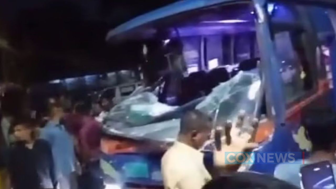 নিয়ন্ত্রণ হারিয়ে বাস ধাক্কা খেল কুর্মিটোলা হাসপাতালের দেওয়ালে, একজন নিহত