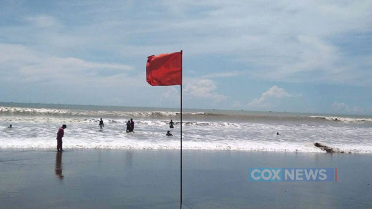 গভীর নিম্নচাপের প্রভাবে উত্তাল সাগর, কক্সবাজার সহ ৩ নম্বর সতর্ক সংকেত বহাল