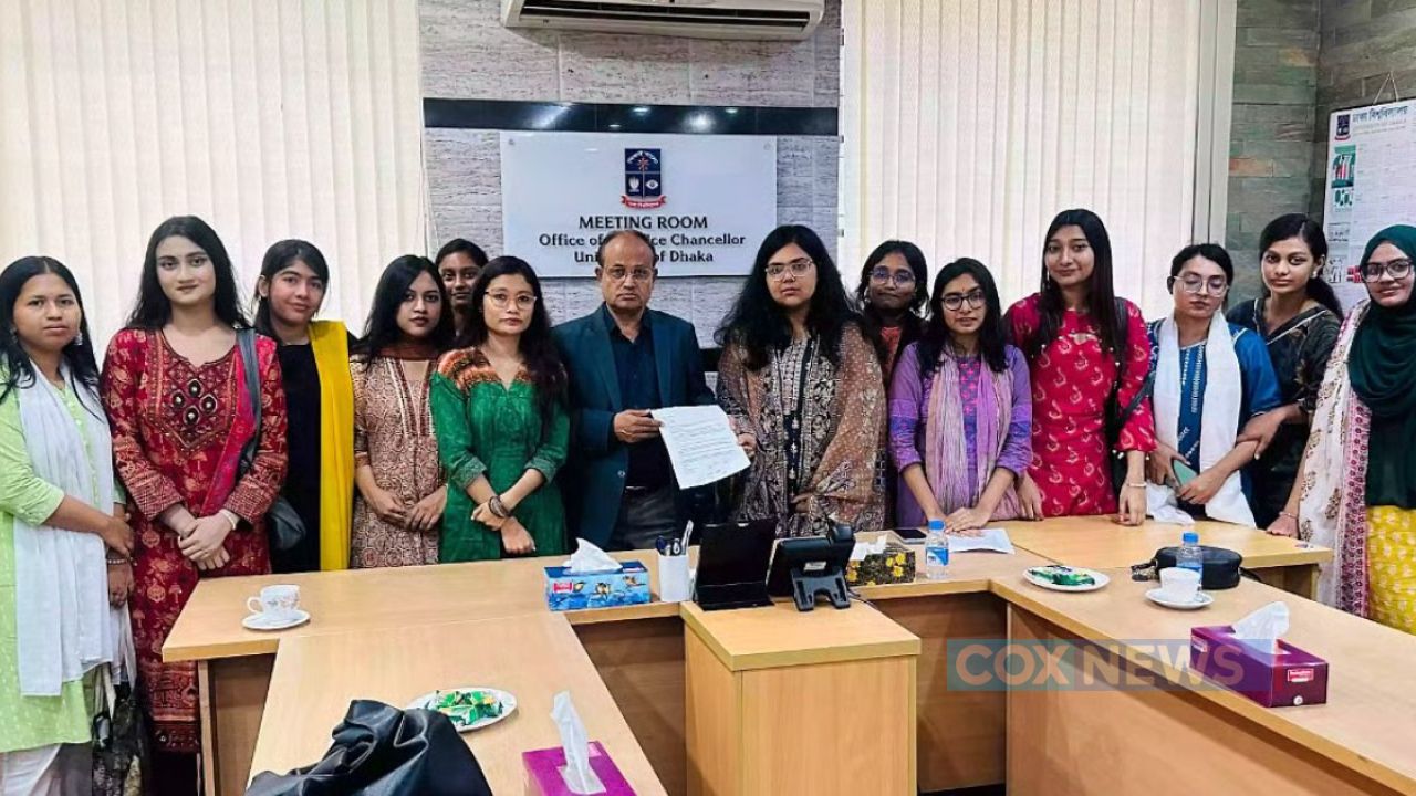 ছাত্রী হলে ২৪ ঘণ্টা প্রবেশের সুযোগসহ ৩ দফা দাবিতে ঢাবি উপাচার্যের কাছে স্মারকলিপি