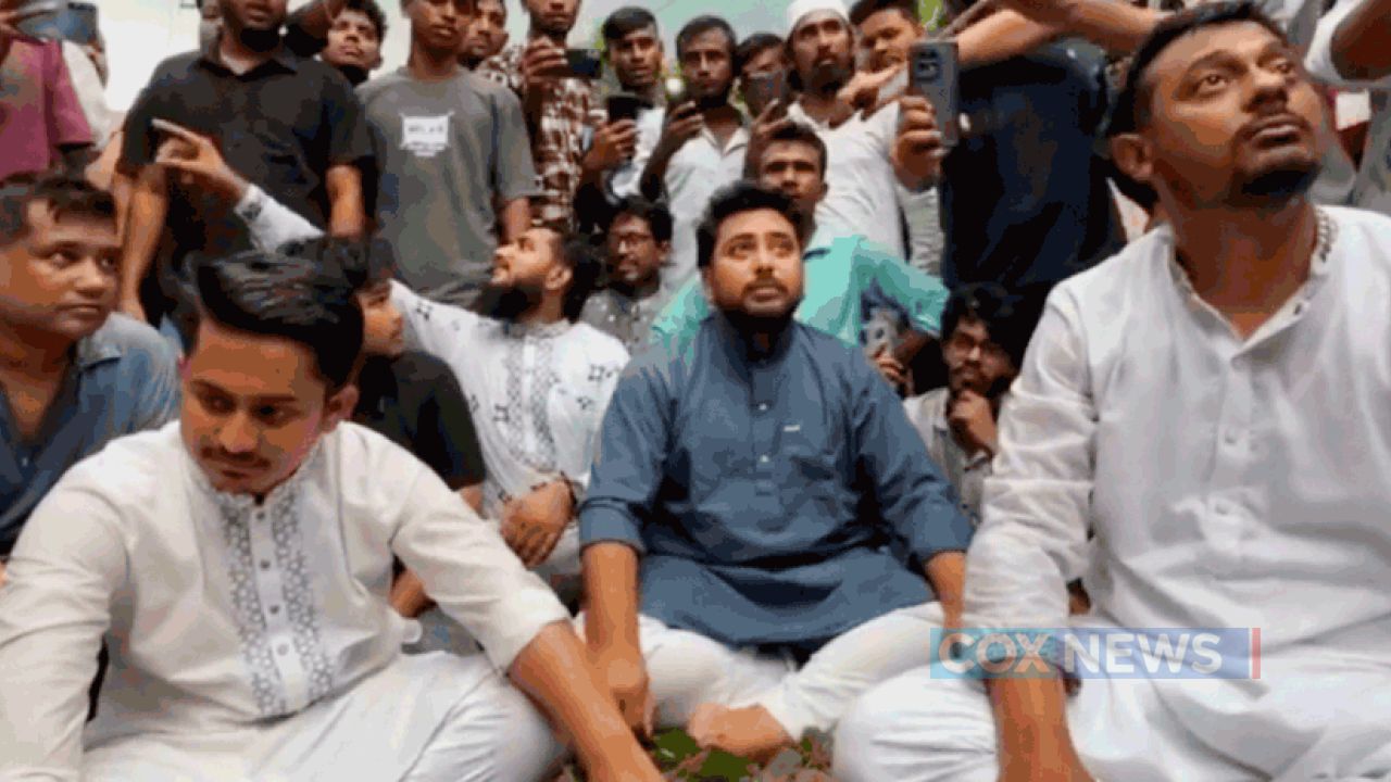 শ্রীমঙ্গলের পর হবিগঞ্জেও পুলিশের বাধা, এবার সড়কে বসে পড়লেন এনসিপি নেতারা