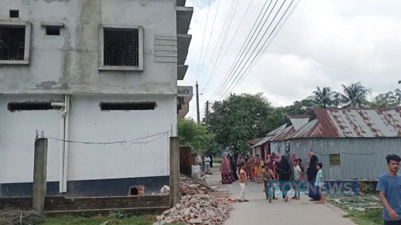 বিদ্যুৎস্পৃষ্ট হয়ে ভবনের ছাদ থেকে পড়ে ২ শ্রমিকের মৃত্যু