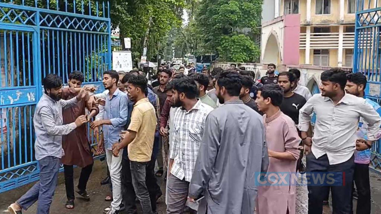 বরিশাল বিএম কলেজ: ছাত্রশিবিরের নেতা-কর্মীদের ক্যাম্পাস থেকে বের করে দিল ছাত্রদল