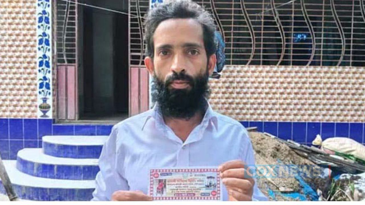 নামাজ শেষে লটারির ফল মেলালেন, মিলল প্রথম পুরস্কারের নম্বর