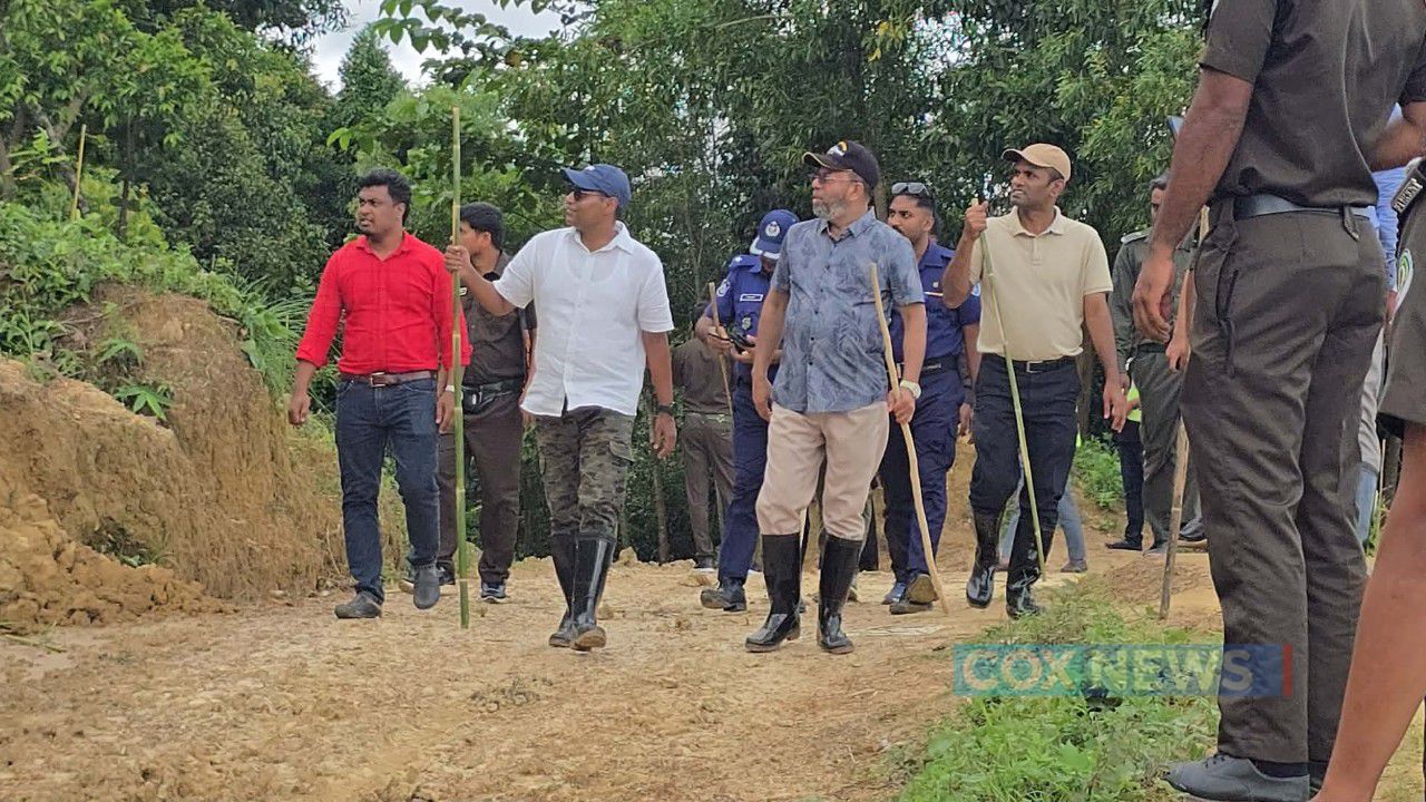 ​উখিয়ায় বনায়ন পরিদর্শন ও বৃক্ষরোপণ করলেন পরিবেশ প্রতিমন্ত্রী