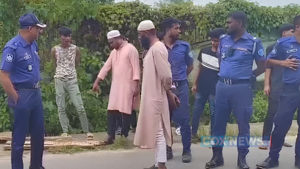 কক্সবাজারের টেকনাফে বাস থামিয়ে ৫৭ লাখ টাকা লুট, মূল পরিকল্পনাকারী এক নারী