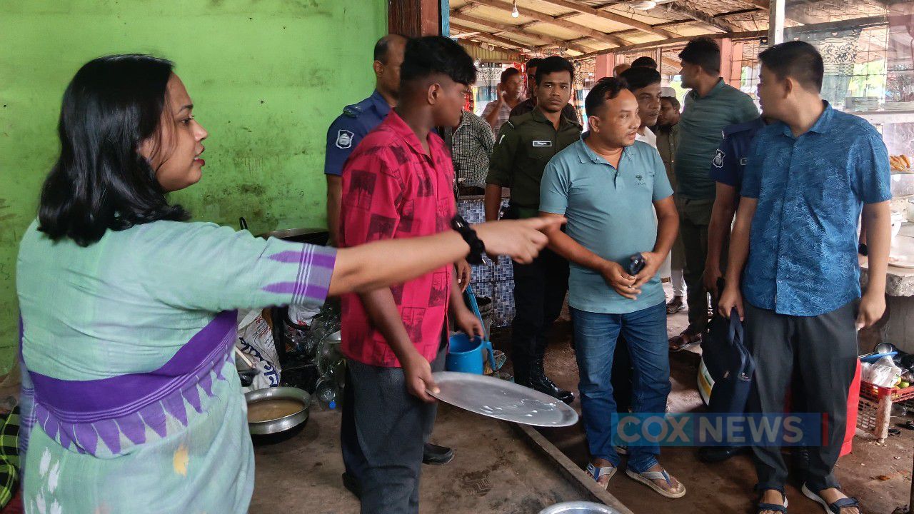 কুতুপালং সরকারি উচ্চ বিদ্যালয়ের সামনে দুই খাবারের দোকানে ভ্রাম্যমাণ আদালতের অভিযান, জরিমানা ১৮ হাজার টাকা