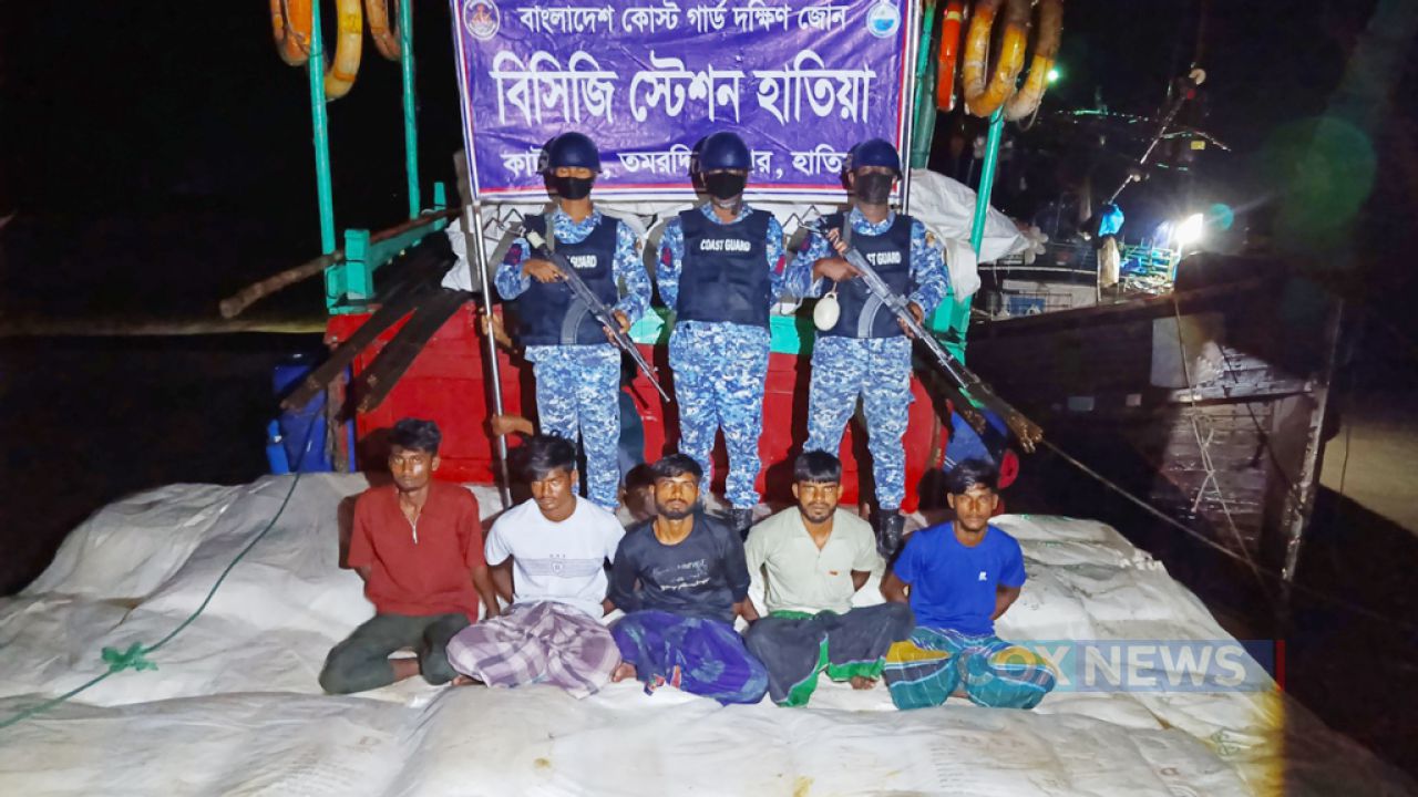 মিয়ানমারে পাচারকালে ৭৬০ বস্তা সারসহ আটক ৫