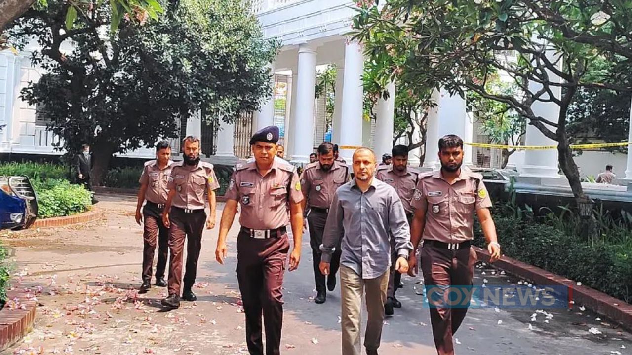 ‘সংসার চালাব, নাকি আইনজীবীর খরচ দেব’, কাঠগড়ায় কান্নায় ভেঙে পড়লেন রেদোয়ানুল