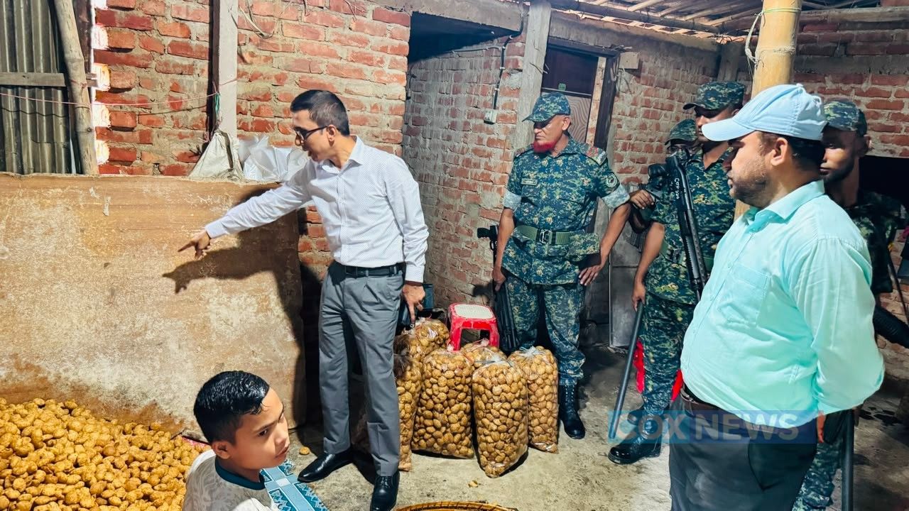 কক্সবাজারে অস্বাস্থ্যকর পরিবেশে তৈরি হচ্ছে ফুসকা, অর্থদণ্ড 